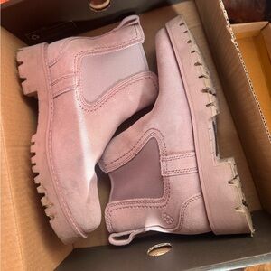 Ariat Women's Suede Wexford Lug Chelsea Ankle Boots - Light Pink